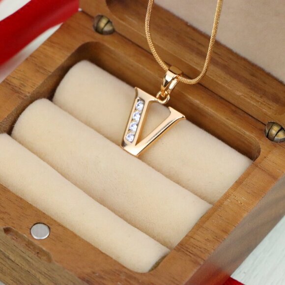 "Rose Gold Letter V Pendant with Sparkling Crystals – Chic Jewelry, XPPT1371 - Picture 2 of 13